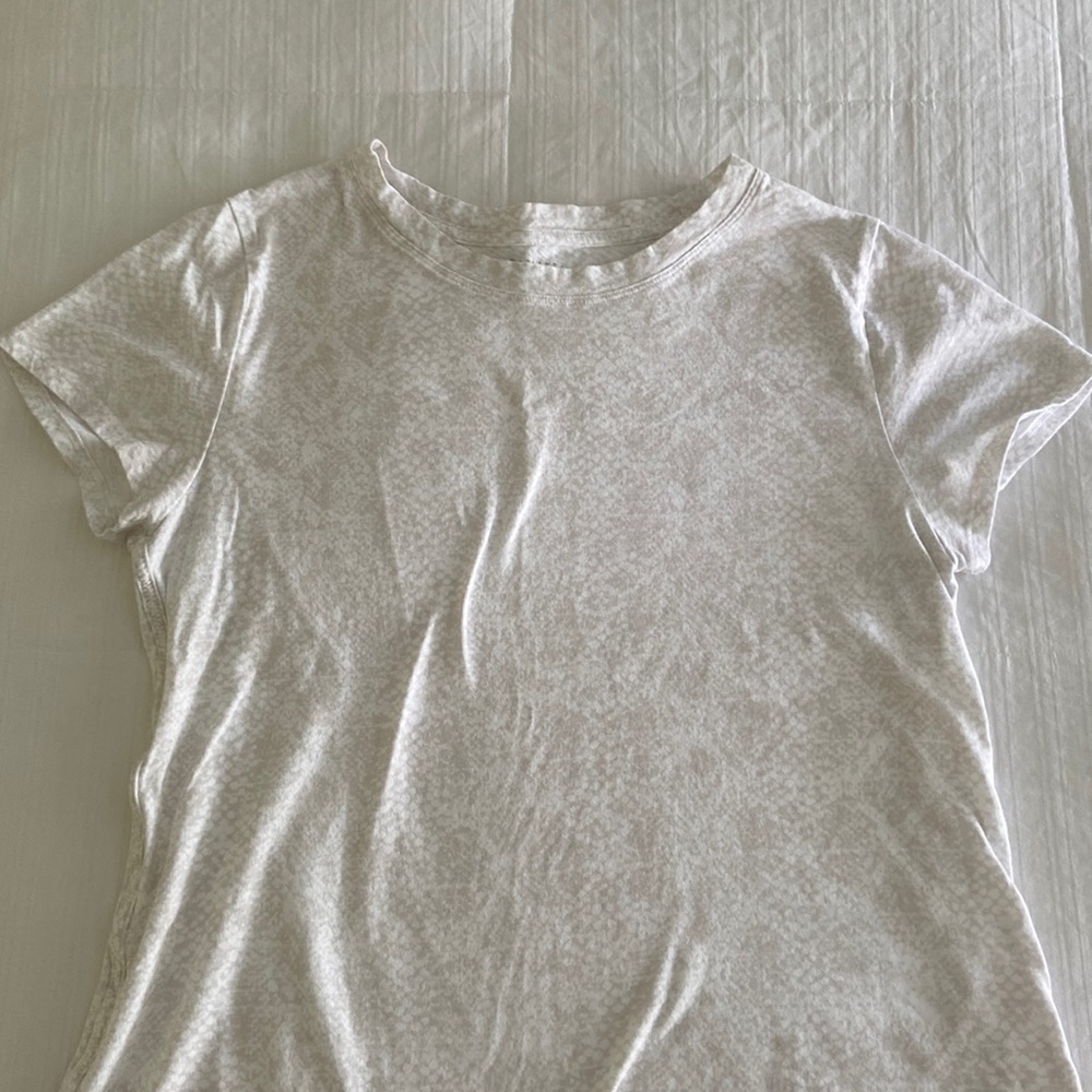 Athleta Medium Ladies Tee Shirt
